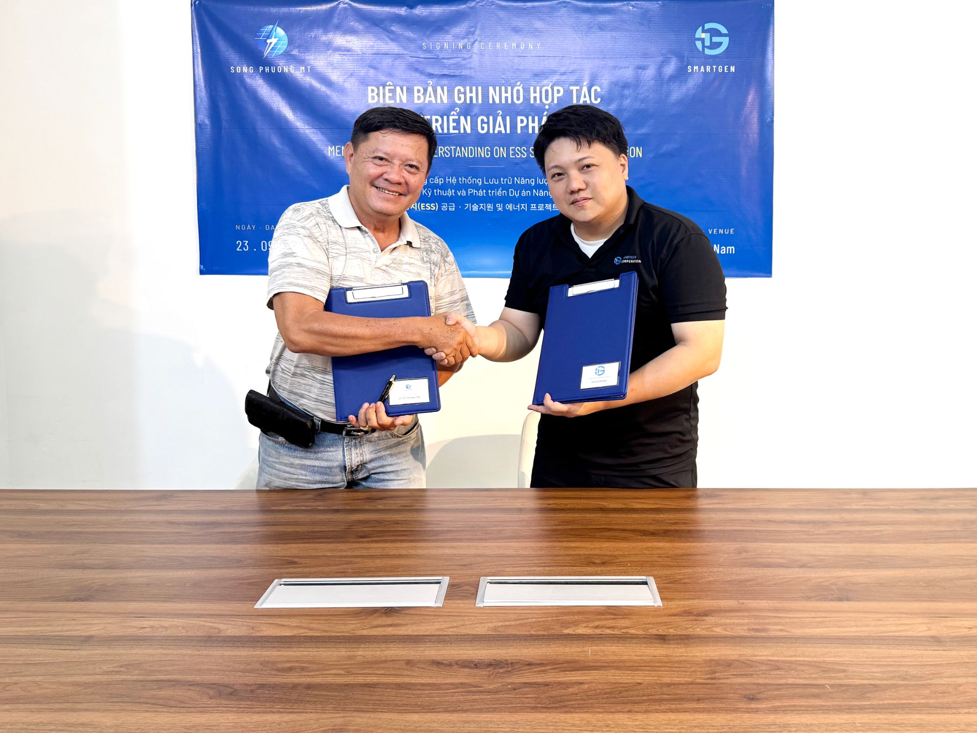 SMARTGEN ký kết Biên bản ghi nhớ (MOU) với SONG PHUONG MT về cung cấp, hỗ trợ kỹ thuật POEN ESS và hợp tác dự án năng lượng